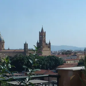 Camera-attico Luminoso Con Terrazza Palerme